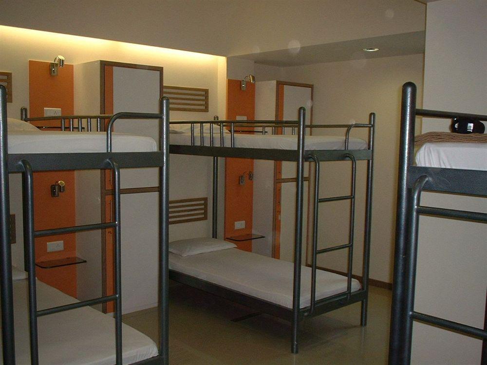 Hotel Singhs International - Mumbai — Photos 1
